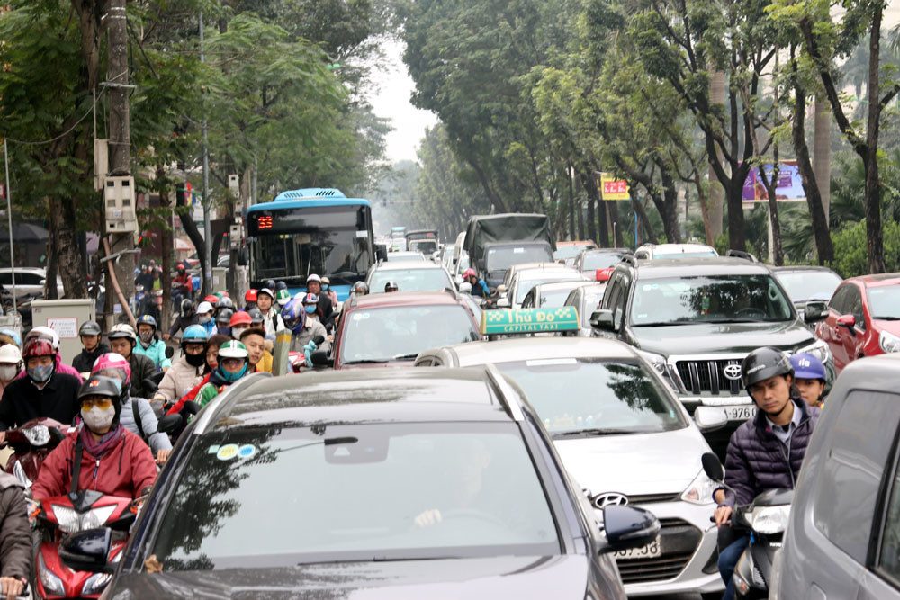 Ha Noi: 8 “diem den” un tac moi, giap Tet cho dai di qua-Hinh-2