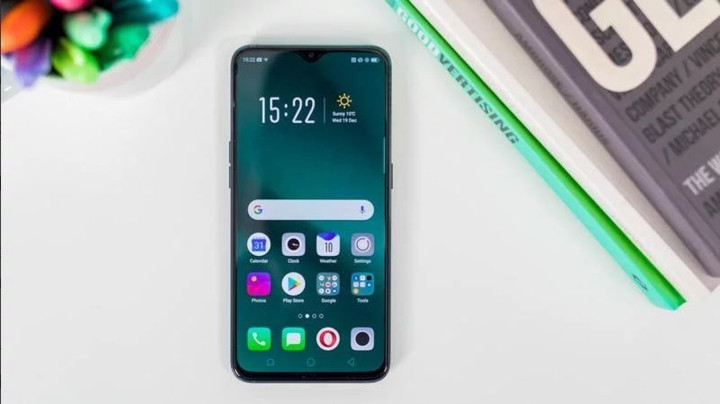 6. Oppo RX17 Pro có thời lượng pin vượt trội cùng với khả năng sạc nhanh đáng nể.