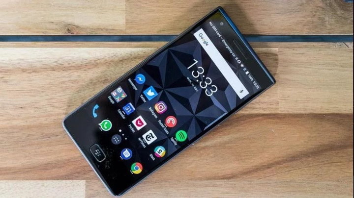7. BlackBerry Motion không phải là smartphone mạnh nhất nhưng có thời lượng pin vượt trội.