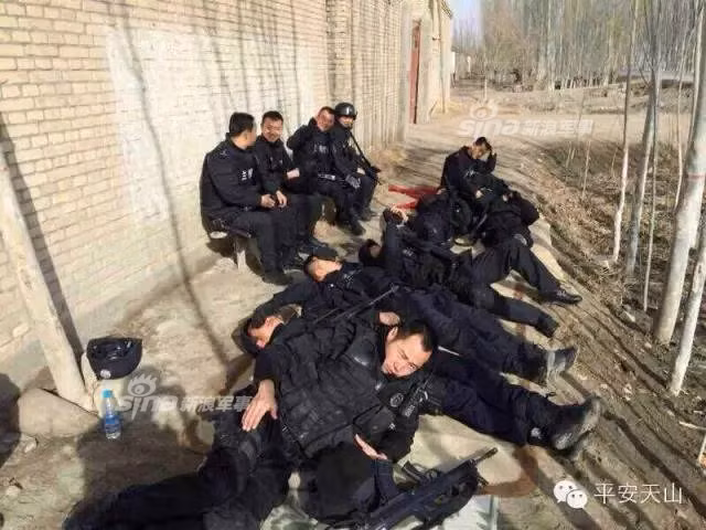 Là một quốc gia có địa hình phức tạp, tiếp giáp với nhiều nước và đặc biệt là tiếp giáp với tam giác vàng, nhiệm vụ của các lực lượng cảnh sát cơ động, cảnh sát đặc nhiệm Trung Quốc bao gồm ngăn chặn các đối tượng buôn lậu, buồn người, buồn ma túy,... Nguồn ảnh: Sina.