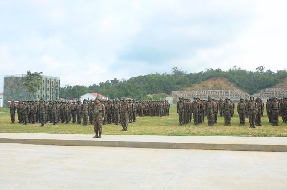 Lực lượng Đặc nhiệm Myanmar có môi trường hoạt động rừng núi giống với các lực lượng sơn cước của nhiều nước trên thế giới. Chính vì vậy, những binh lính Myanmar này cần phỉa có một thể lực cực kỳ tráng kiện để chống lại nơi rừng thiêng nước độc. Nguồn ảnh: Sina.