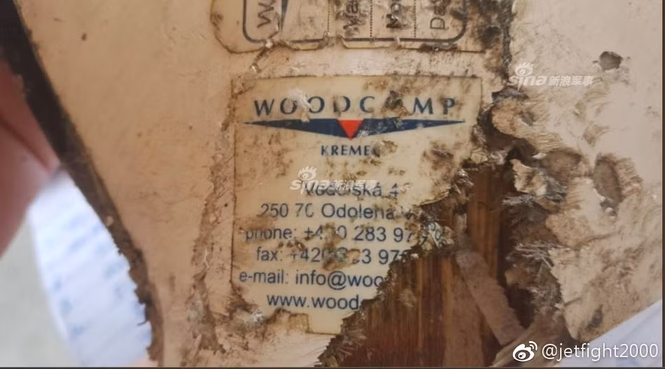 Theo báo cáo được phía Mỹ công bố, căn cứ quân sự nằm ở ngoại ô thành phố Tanf của Syria đang được triển khai hệ thống pháo phản lực HIMARS của nước này. Mỹ cũng đã đặt bán kính 55 dặm (tương đương khoảng 85km) xung quanh căn cứ quân sự này và gọi đây là vùng "tự do" và cảnh báo bắn hạ bất cứ máy bay lạ nào cố tình tiếp cận khu vực. Nguồn ảnh: Sina.