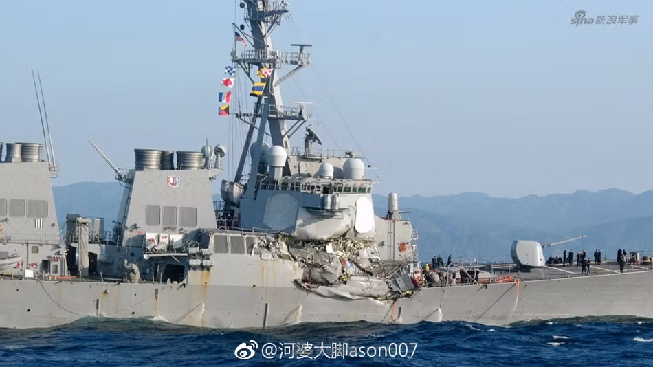 Hiện phía Hải quân Mỹ, Hãng vận tải biển chủ tàu ACX Crystal cùng các công ty bảo hiểm hàng hải đang tích cực điều tra, xem xét nguyên nhân xảy ra tai nạn và phối hợp khắc phục hậu quả của vụ tai nạn biển hy hữu này. Nguồn ảnh: Sina.