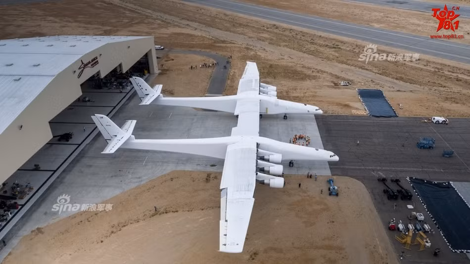 Mới đây, phía Mỹ cũng đã cho ra mắt bệ phóng trên không Stratolaunch 351 với khả năng mang theo những kiện hàng nặng tới 250 tấn vào vũ trụ. Với hệ thống này, không những các vệ tinh nhân tạo, tàu con thoi hay kính viễn vọng mà ngay cả các quả tên lửa hành trình cũng có thể được đưa vào quỹ đạo Trái Đất và có thể điều khiển quay trở lại tấn công mục tiêu trên mặt đất bất cứ lúc nào. Nguồn ảnh: Sina.