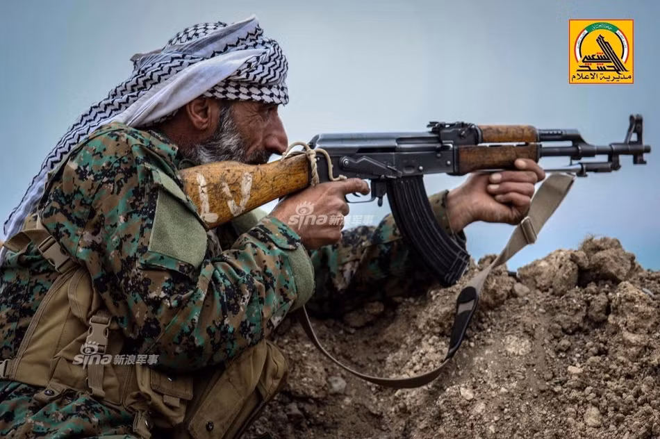 Là một trong những chiến trường hỗn loạn bậc nhất lịch sử chiến tranh thế kỷ 21, chiến trường Iraq mặc dù chỉ là một cuộc chiến mang quy mô khu vực, tuy nhiên chiến trường Trung Đông đang có tới hàng trăm phe phái cùng tham chiến. Tham gia cuộc chiến này còn có mặt cả những binh lính lính đã "ngoại ngũ tuần". Nguồn ảnh: Sina.