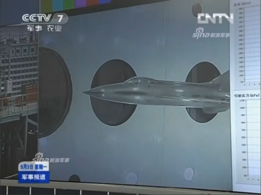 Xung quanh hầm gió sẽ có một loạt các cảm biến, camera tốc độ cao được dùng để ghi lại từng khoảnh khắc không khí trượt trên bề mặt khí động học của thiết bị bay. Nguồn ảnh: CCTV7.