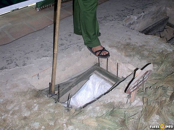 Khi lính Mỹ bu lại một chỗ cứu trợ nhau thoát khỏi chiếc bẫy oái oăm, lực lượng du kích của ta chỉ việc nằm từ xa bắn tỉa một vài loạt đạn, đánh tiêu hao sinh lực địch và rút lui nhanh chóng. Nguồn ảnh: Fufel.