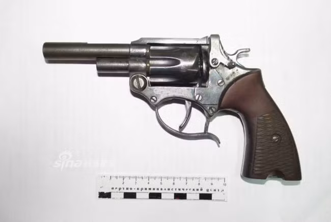 Có thể dễ dàng tìm kiếm thiết kế chi tiết của một khẩu súng trên mạng interrnet hoặc trong các cuốn tạp chí về súng đạn được bán đầy rẫy ở Nga. Các thức chế tạo cũng không có gì khó khăn chỉ trừ bộ phận nòng súng. Nguồn ảnh: Sina.