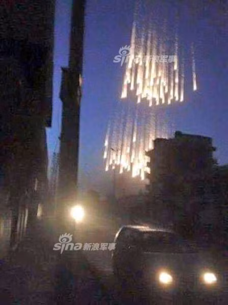 Nếu bị dính phốt pho trắng lên cơ thể, phần da thịt nạn nhân sẽ bị đốt cháy ngay lập tức, phốt pho sẽ ăn sâu vào tận xương, ngấm vào máu. Nạn nhân có thể tử vong do nhiễm trùng máu ngay cả khi sống sót sau khi dính bom phốt pho. Nguồn ảnh: Sina.