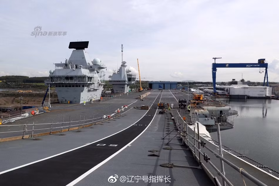 Do không sử dụng động cơ hạt nhân nên chiếc tàu sân bay này chỉ có thể hoạt động được tối đa khoảng 19.000 km trước trước khi hết nhiên liệu. Tốc độ tối đa mà con tàu có thể đạt được vào khoảng 25 hải lý trên giờ, tương đương với khoảng 46 km/h, hơi chậm so với các loại tàu sân bay sử dụng động cơ hạt nhân hiện tại. Nguồn ảnh: Sina.