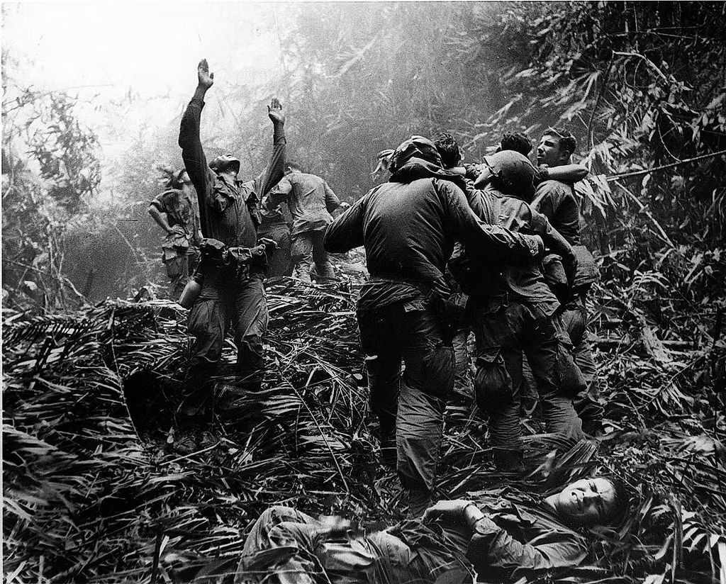 Sau trận Ia Đrăng, chiến thuật trực thăng vận của Mỹ chính thức phá sản hoàn toàn, quân giải phóng miền Nam cũng đã rút ra được rất nhiều kinh nghiệm trong việc tác chiến đối đầu trực diện với lính Mỹ, giúp ích rất lớn cho việc mở các chiến dịch lớn, đánh theo kiểu chiến tranh quy ước với Mỹ sau này. Nguồn ảnh: Flick.