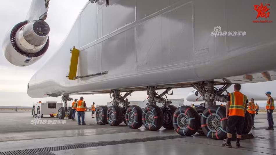Hệ thống lốp khổng lồ trên chiếc Stratolaunch. Nguồn ảnh: Top81.