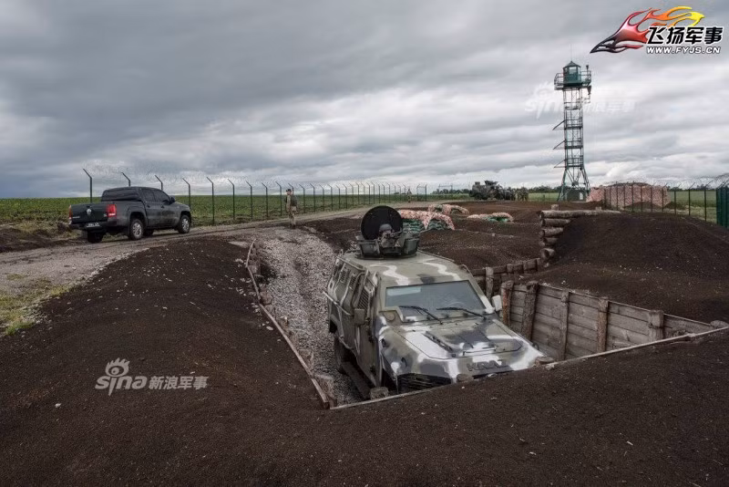 Kể từ sau khi Nga sáp nhập bán đảo Crime vào lãnh thổ của mình, mối quan hệ giữa Nga và Ukraine đã trở nên cực kỳ căng thẳng, xung đột ngày càng leo thang giữa các nhóm vũ trang thân Nga với quân chính phủ diễn ra ngay bên trong đất nước Ukraine đã minh chứng cho điều đó. Nguồn ảnh: Sina.