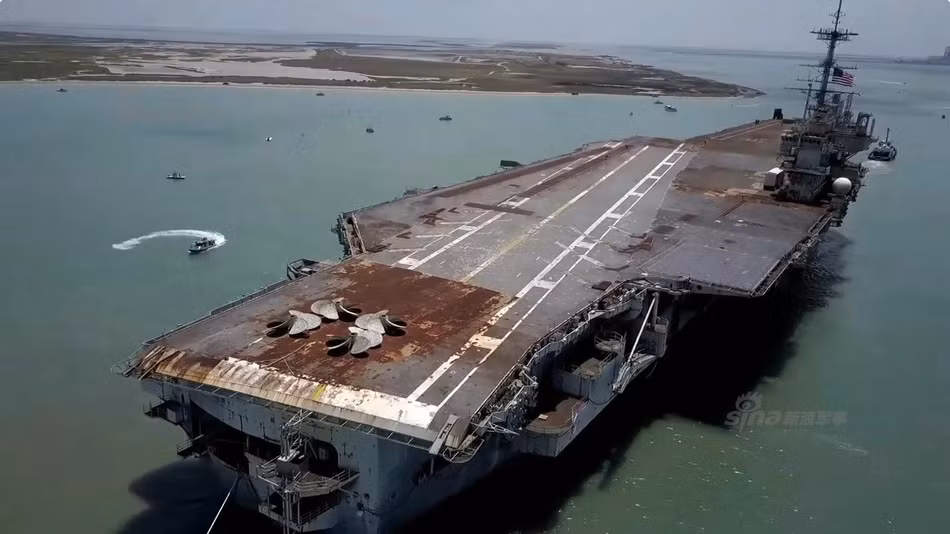 Vả lại, lượng kim loại trên tàu có giá trị rất lớn. chi phí phá dỡ tàu sân bay có thể lên tới 60 triệu USD, nhưng nếu giá thép không có gì thay đổi trong suốt thời gian thực hiện việc phá dỡ con tàu này thì rất có thể phía Hải quân Mỹ sẽ còn... có lãi. Nguồn ảnh: Sina.