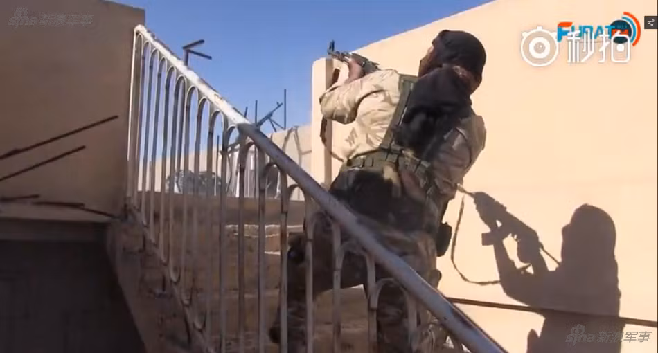 Chưa kể phát hiện ra rồi thì việc bắn rơi cũng không hề đơn giản, một vật thể có kích thước quá nhỏ di động ở độ cao khoảng 200 mét rõ ràng sẽ là một mục tiêu cực kỳ khó bị tiêu diệt với các loại vũ khí bộ binh. Nguồn ảnh: Sina.