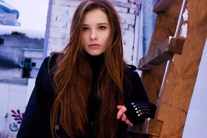 Nga là nơi sinh sống của những người phụ nữ đẹp nhất thế giới. Đa số các phụ nữ Nga đều cao với mái tóc vàng, mắt xanh, gò má cao và có chỉ số hình thể chuẩn. Bí mật đằng sau vẻ đẹp này là do phụ nữ Nga mang vẻ đẹp kết hợp của phương Đông và phương Tây. Họ rất tự tin, có trình độ học vấn cao và mạnh mẽ.