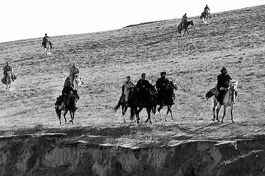 Những người lính này được đào tạo để phù hợp với mọi môi trường, mọi điều kiện chiến đấu, họ có thể cưỡi được đủ mọi loại động vật, từ ngựa, lừa, trâu, bò, lạc đà,... Nguồn ảnh: BI.