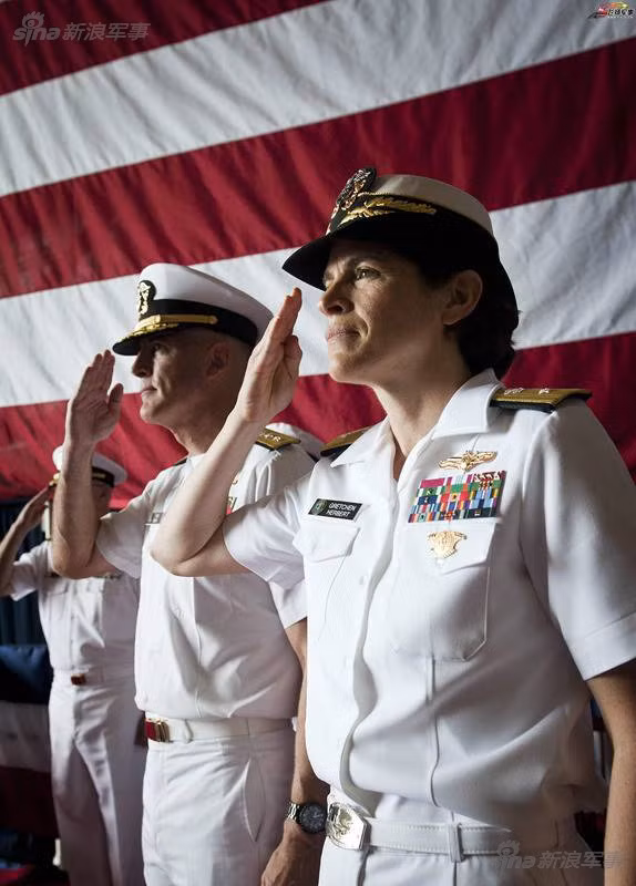 Dù cho gần đây, các vụ bê bối liên quan tới lạm dụng tình dục các nữ quân nhân trong quân đội Mỹ bị phanh phui rất nhiều trên báo chí, vẫn có rất nhiều công dân, trí thức Mỹ tiếp tục đăng ký gia nhập vào lực lượng này. Nguồn ảnh: Sina.