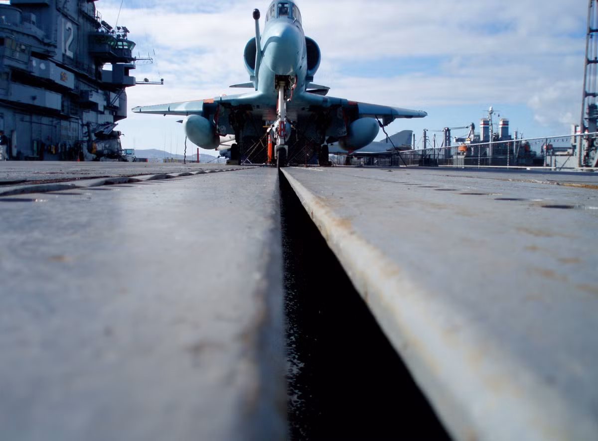 Cânhj cảnh hệ thống trợ lực cất cánh trên các tàu sân bay hiện đại của Mỹ. Nguồn ảnh: Wiki.