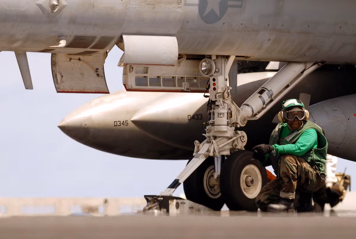  Thiết bị phóng máy bay thủy lực trên các tàu sân bay Mỹ được coi là một trong những công nghệ quân sự hiện đại, tuyệt mật nhất thế giới hiện nay. Nguồn ảnh: Commons.