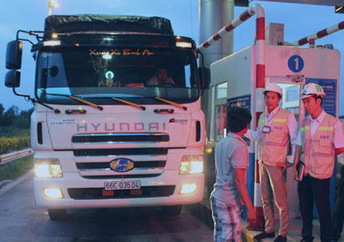 Tai xe xe qua tai bi buoc quay dau tren cao toc HLD-Hinh-3