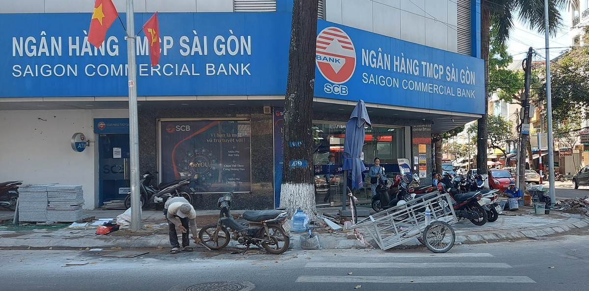 TP Buôn Ma Thuột: Cận cảnh công trình thi công vỉa hè những ngày giáp Tết - Hình 3 TP Buon Ma Thuot: Can canh cong trinh thi cong via he nhung ngay giap Tet-Hinh-3