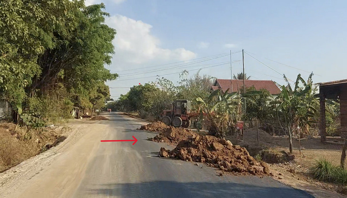 Trao đổi với PV Báo Tri thức và Cuộc sống ngày 26/2/2024, ông Nguyễn Văn Huy (Giám sát trưởng) cho biết, gói thầu thi công xây dựng thuộc dự án: Đường giao thông nối từ ngã ba Quảng Đại, xã Ea Rốk đi Quốc lộ 14C, huyện Ea Súp (tỉnh Đắk Lắk) khởi công ngày 31/12/2022, đến nay đã hoàn thành 90% khối lượng công trình.