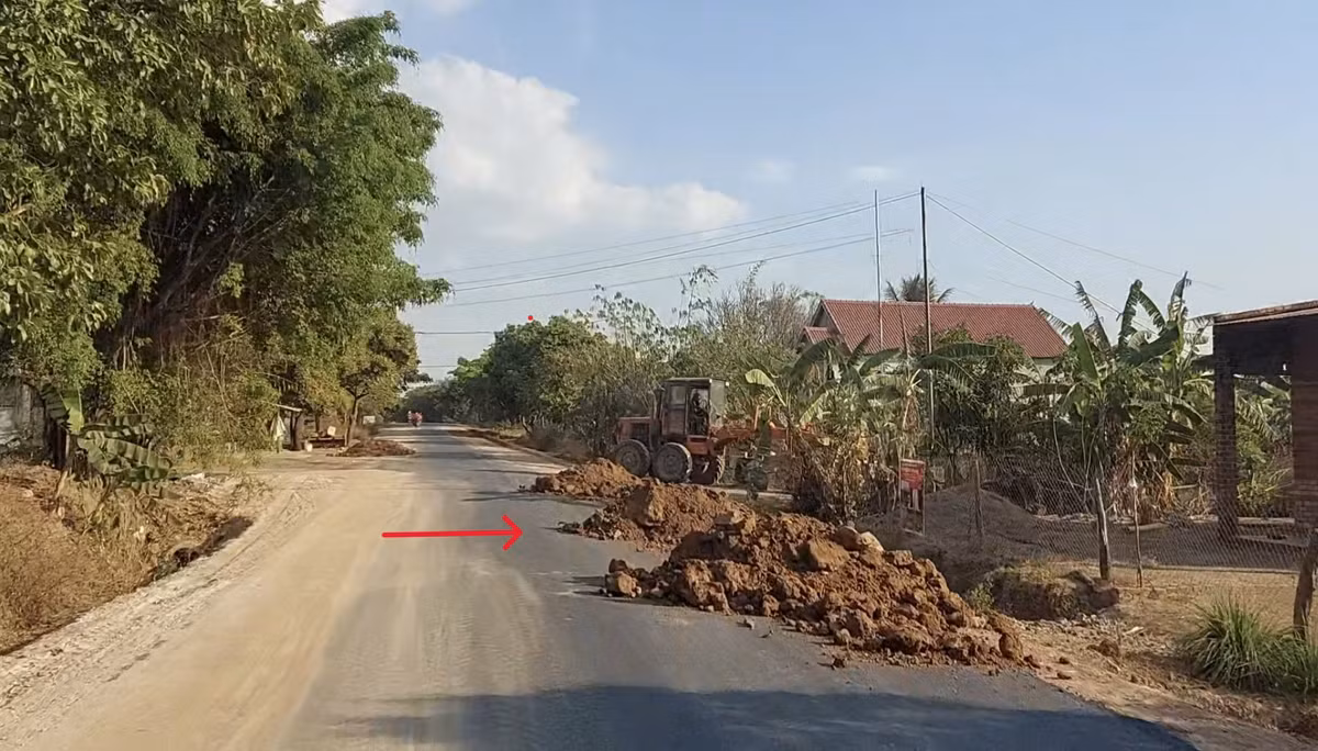 Trao đổi với PV Báo Tri thức và Cuộc sống ngày 26/2/2024, ông Nguyễn Văn Huy (Giám sát trưởng) cho biết, gói thầu thi công xây dựng thuộc dự án: Đường giao thông nối từ ngã ba Quảng Đại, xã Ea Rốk đi Quốc lộ 14C, huyện Ea Súp (tỉnh Đắk Lắk) khởi công ngày 31/12/2022, đến nay đã hoàn thành 90% khối lượng công trình.