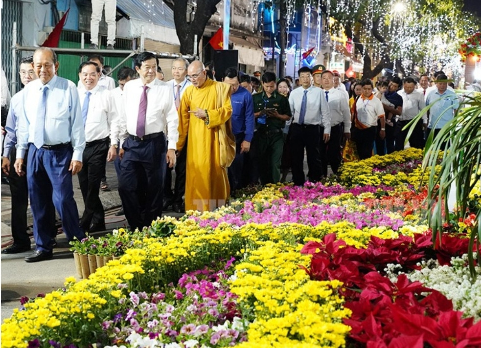 Chợ Hoa Xuân "Trên bến dưới thuyền" ở TP HCM năm nay có gì? - Hình 3 Cho Hoa Xuan