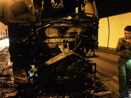 Lien tuc tai nan trong ham Hai Van