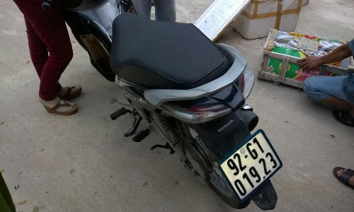 Bat giu xe khach cho thit thoi va xe may mat trom-Hinh-3