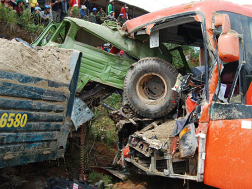 Xe khach Phuong Trang lien tiep gay tai nan kinh hoang-Hinh-6