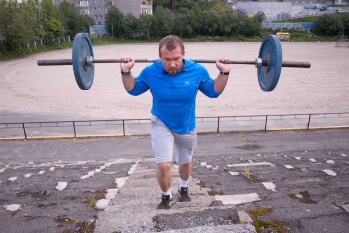 Khi bắt đầu hành trình, Rodichev gánh tạ và di chuyển tốc độ trung bình 50m/h và 15m/h ở những khu vực điều kiện thời tiết khắc nghiệt hơn.