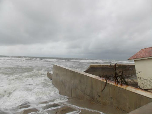 Quang Nam: Nhieu doan bo ke cua bien da bi song danh sap-Hinh-3