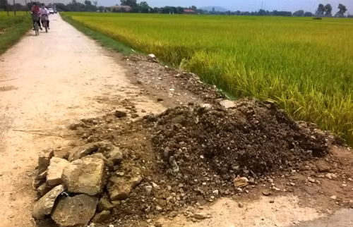 Mang quan tai den uy ban xa kien vi dong dat lam chet nguoi-Hinh-2