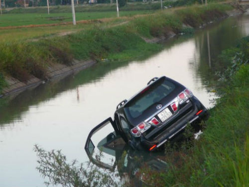 8. Ô tô tông xe cộ bò, một người chết Khoảng 4h30 sáng 18/9, trên quốc lộ 29, đoạn qua thị trấn Phú Thứ (huyện Tây Hòa, Phú Yên), xe cộ bò do ông Nguyễn Lê Trung (SN 1971, trú khu phố Phú Thứ, thị trấn Phú Thứ) điều khiển, đang lưu hành hướng đông - tây thì bị ôtô 47A-075.53 tông vào. Cú va chạm làm ông Trung bị thương nặng và chết trên đường đưa đi cấp cứu, ô tô lao xuống kênh.