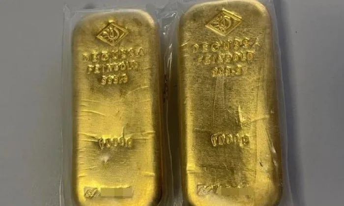 Một chàng trai trẻ tại Manheim, Đức đã tình cờ phát hiện một kho báu gồm các thỏi vàng và đồng xu vàng trị giá hơn 3,7 tỷ đồng (135.000 euro) khi đang dọn dẹp đồ cũ và rác trong nhà.