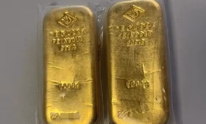 Một chàng trai trẻ tại Manheim, Đức đã tình cờ phát hiện một kho báu gồm các thỏi vàng và đồng xu vàng trị giá hơn 3,7 tỷ đồng (135.000 euro) khi đang dọn dẹp đồ cũ và rác trong nhà.