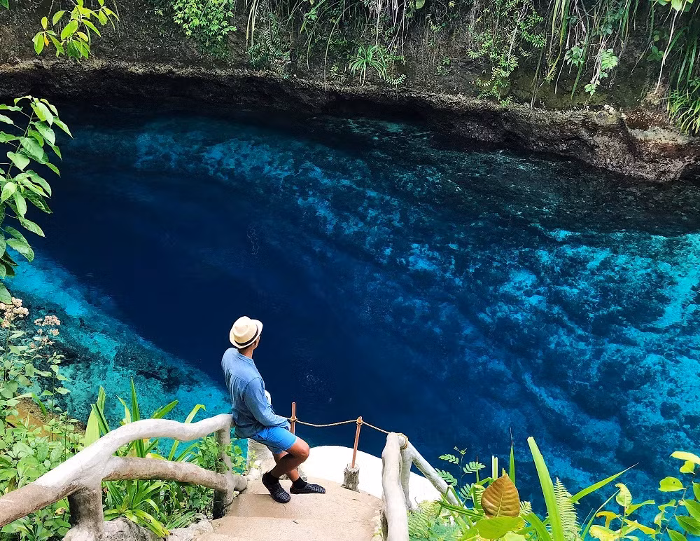 7. Sông thần Hinatuan, Surigao del Sur, Philippines: Hồ bơi tự nhiên với nước xuất hiện không rõ nguồn, có thể do hang động và đường ngầm dưới lòng đất cung cấp.