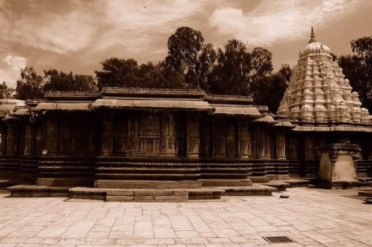 Đến nay, các ngôi đền tại Talakadu đã được khai quật nhưng nguyên nhân chính xác khiến cát đột ngột bao phủ thị trấn vẫn chưa được chứng minh rõ ràng.