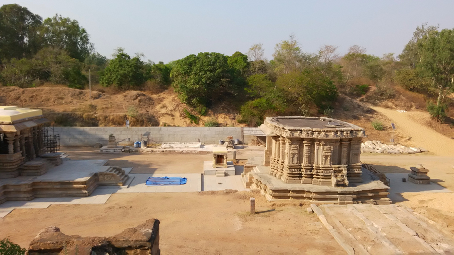 Một trong những giả thuyết về sự biến mất của Talakadu là lời nguyền cổ xưa.