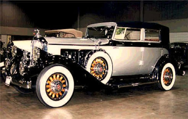 7. Xe điện di động của Tesla: Nicola Tesla từng thử nghiệm một mẫu xe điện có thể chạy mà không cần sạc lại trong một khoảng thời gian dài. Mặc dù có chứng minh về hiệu suất của nó, thông tin về công nghệ này biến mất và không bao giờ được công bố.