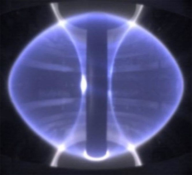 3. Nhiệt hạch hạt nhân lạnh: Nhiệt hạch hạt nhân lạnh là một loại công nghệ có thể tạo ra năng lượng mà không làm nóng lên môi trường xung quanh. Mặc dù đã có những nghiên cứu thành công, nhưng sau đó thông tin về nó biến mất và không được công bố.