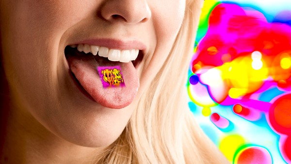LSD không màu, không mùi, không vị, tồn tại dưới dạng viên nhộng, viên nén và “viên giấy” (giấy tẩm LSD). Mỗi miếng giấy LSD có kích thước khoảng 1,5cm x 1,5cm, tan nhanh trong miệng và tác dụng trực tiếp lên não chỉ sau vài phút.