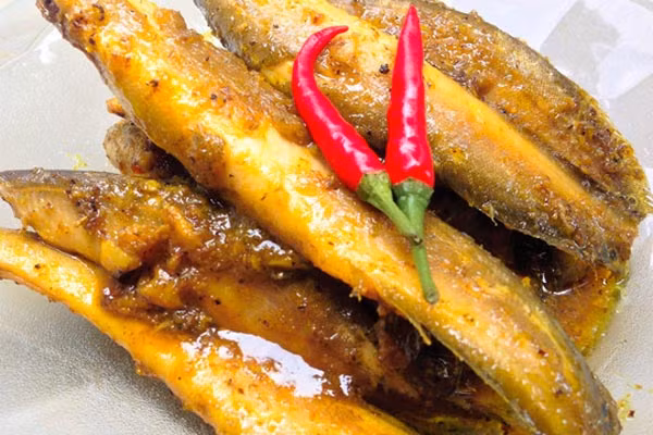 Với hàm lượng canxi cao gấp nhiều lần so với các loại cá khác như cá chép và mực, cá chạch giúp ngăn ngừa còi xương ở trẻ em và loãng xương ở người lớn tuổi. Thường xuyên ăn cá chạch có thể đảm bảo xương chắc khỏe và ngăn ngừa các vấn đề về xương khớp.