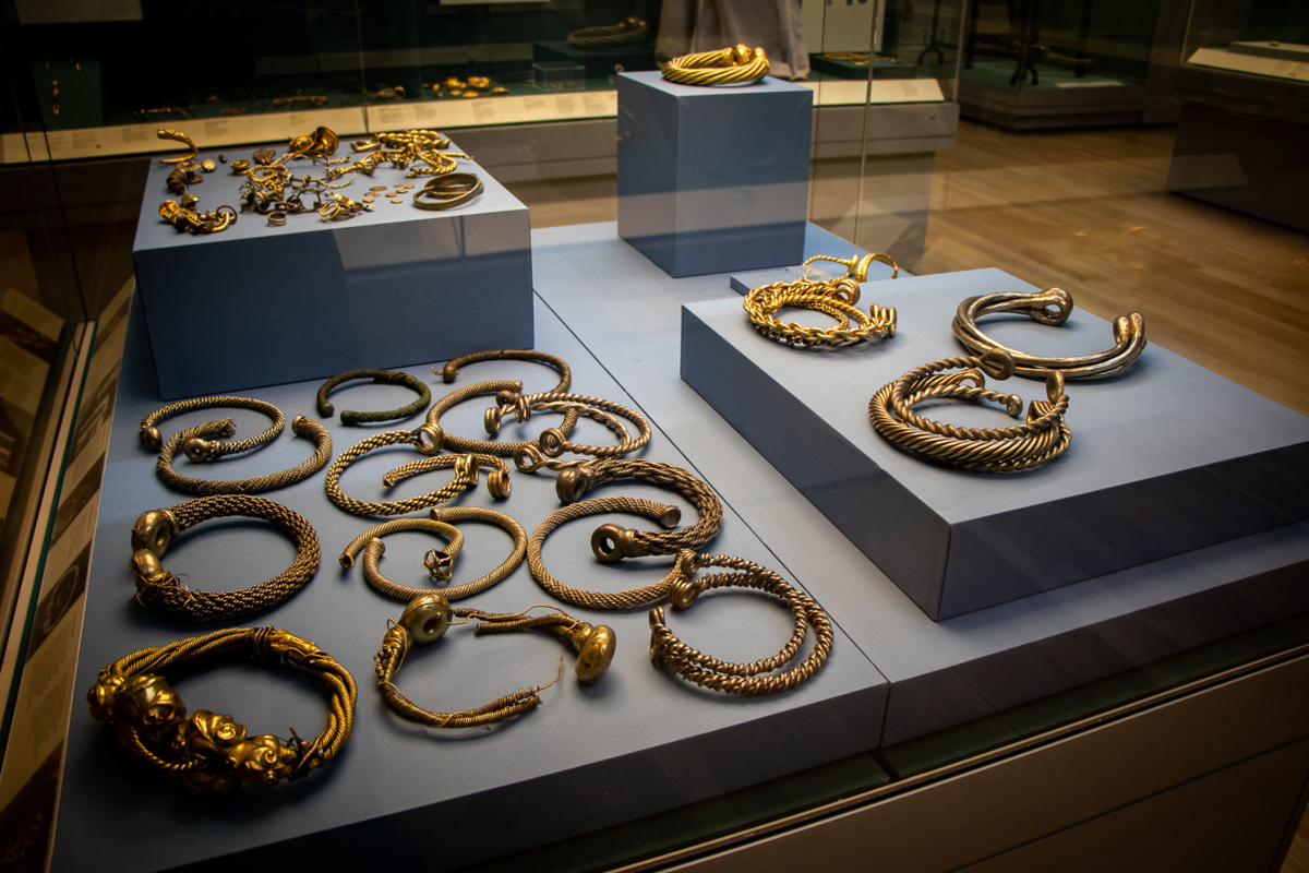 Kho báu Snettisham không chỉ là một kho tàng về lịch sử và nghệ thuật, mà còn là một câu chuyện về sự may mắn và khám phá đầy kỳ diệu.