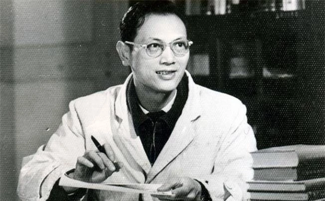 Người Lâu Lan cổ đại từng sinh sống ở đây, nhưng giờ Lop Nur trở thành một vùng đất cấm địa gắn liền với những hiện tượng kỳ quái và nhiều vụ mất tích bí ẩn, nổi tiếng nhất là nhà thám hiểm Bành Gia Mộc, người đã mất tích vào năm 1980 khi tìm kiếm nguồn nước.