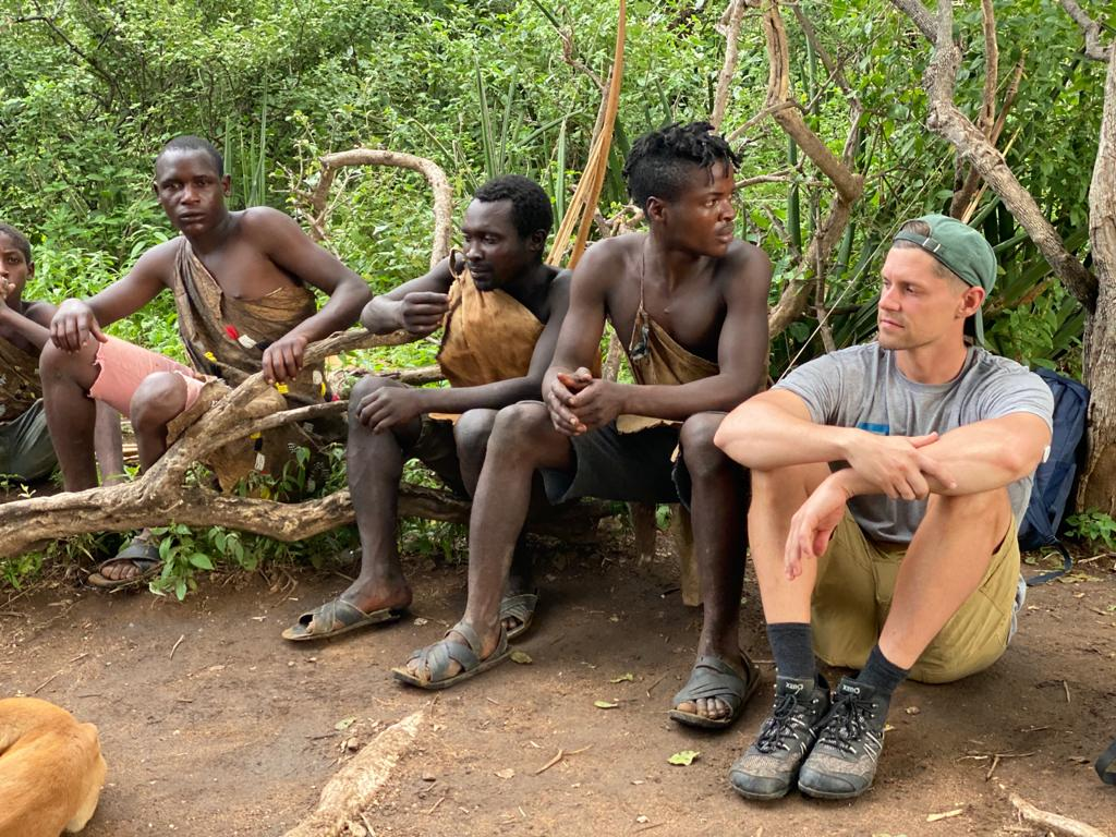 Lối sống săn bắt hái lượm đã giúp bộ tộc Hadzabe tồn tại qua hàng ngàn năm mà không cần đến các thiết bị điện tử, tiền tệ hay các tiện nghi hiện đại.