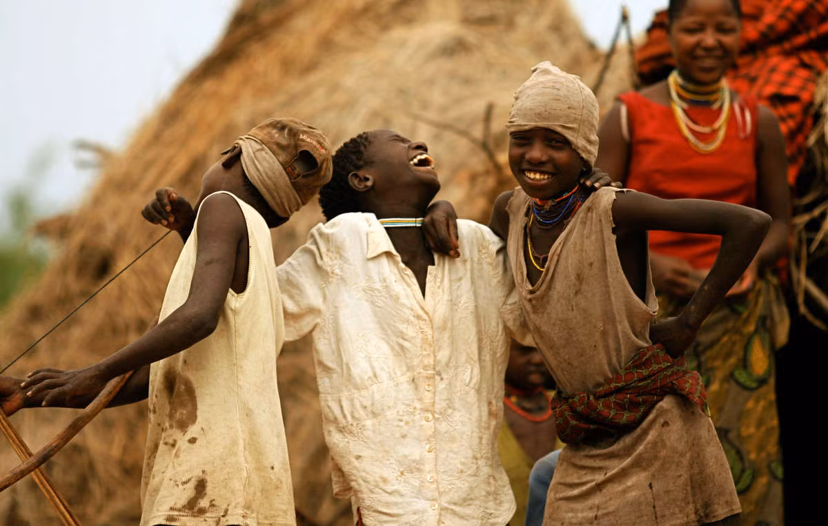  Bộ tộc Hadzabe, nằm ở phía bắc Tanzania, là một trong những bộ tộc cuối cùng trên thế giới vẫn duy trì lối sống săn bắt và hái lượm cổ xưa.