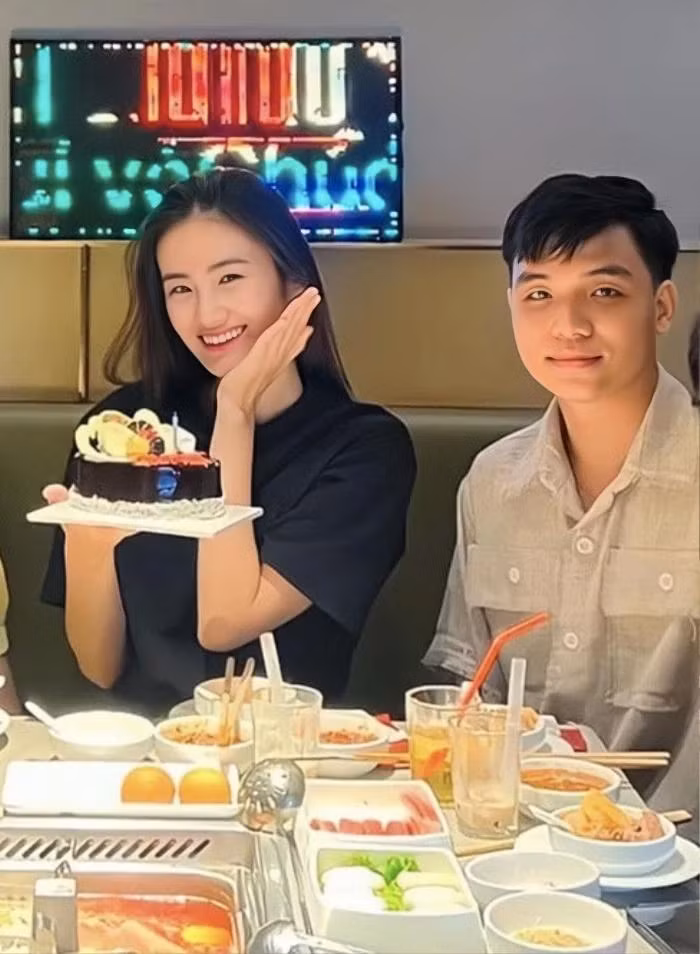 7 năm yêu nhau của Hoa hậu Ý Nhi và Anh Kiệt 7 nam yeu nhau cua Hoa hau Y Nhi va Anh Kiet